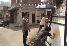 BHABINKAMTIBMAS POLSEK SUBANG SAMBANGI WARGA, AJAK JAGA KAMTIBMAS MENJELANG PERINGATAN HUT RI AGAR TETAP KONDUSIF.