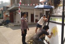 AJAK WARGA JAGA KAMTIBMAS JELANG PERINGATAN HUT RI, BHABINKAMTIBMAS POLSEK SUBANG SAMBANGI WARGA.