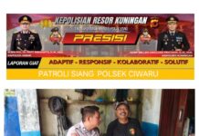 Bhabinkamtibmas Polsek Ciwaru Sambang Warga, Perkuat Kemitraan dan Sampaikan Pesan KamtibmasKuningan – Dalam rangka menjaga situasi keamanan dan ketertiban masyarakat (kamtibmas) tetap kondusif, Bhabinkamtibmas Polsek Ciwaru Aiptu Andi Rosdiana melaksanakan kegiatan patroli siang yang dirangkaikan dengan sambang dan silaturahmi kepada warga binaannya.