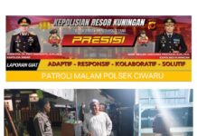 PERSONEL POLSEK CIWARU LAKSANAKAN PATROLI MALAM, SAMPAIKAN HIMBAUAN KAMTIBMAS KEPADA MASYARAKAT