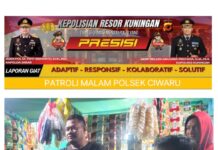 Aiptu Andi Rosdiana Berikan Himbauan Kamtibmas kepada Pemilik Pertokoan Saat Patroli Malam di Wilayah Hukum Polsek Ciwaru