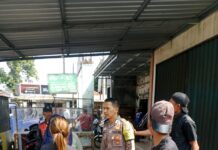 Patroli KRYD Siang Hari, Bhabinkamtibmas Polsek Ciawigebang Polres Kuningan Sambangi Warga di Desa Sidaraja dan Sampaikan Imbauan Kamtibmas