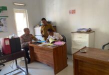 Bhabinkamtibmas Desa Cimaranten Sambangi Pemerintahan Desa, Perkuat Sinergitas Jelang HUT ke-81 Kemerdekaan RI