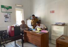 Jelang HUT ke-81 Kemerdekaan RI, Bhabinkamtibmas Polsek Ciawigebang Perkuat Sinergitas dengan Pemerintah Desa Cimaranten