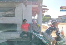 Patroli Dialogis Jelang HUT ke-81 RI, Bhabinkamtibmas Sambangi Warga Desa Kapandayan