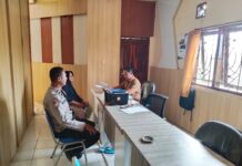 Wujudkan Pelayanan Prima, Bhabinkamtibmas Desa Mekarjaya Dampingi Perangkat Desa