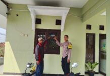 Bhabinkamtibmas Desa Mekarjaya Sosialisasikan Layanan Polisi 110 dan Program Polres Kuningan Bageur