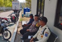 Bhabinkamtibmas Desa Sidaraja Sambangi Satpam Gudang Wings Jelang HUT ke-81 Kemerdekaan RI