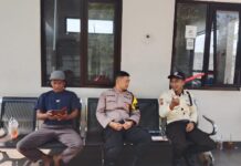 Jaga Kamtibmas Jelang HUT ke-81 Kemerdekaan RI, Bhabinkamtibmas Desa Sidaraja Sambangi Satpam Gudang Wings
