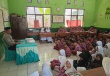 Cegah Bullying Sejak Dini, Bhabinkamtibmas Desa Ciomas Berikan Penyuluhan di SD Negeri 2 Ciomas