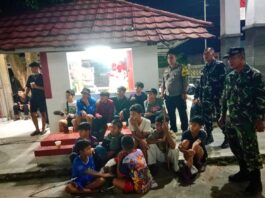 Patroli KRYD Malam Hari Polsek Bersama Koramil Ciawigebang, Pastikan Nobar Final Piala Presiden Berlangsung Kondusif