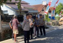 Jaga Kamtibmas, Anggota Polsek Ciawigebang Polres Kuningan Lakukan Pengamanan Turnamen EIGHTFEO RESIK CUP 2026 di Desa Muncangela