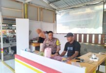 Bhabinkamtibmas Desa Kapandayan Sambangi Pedagang Warung Makan, Sampaikan Imbauan Kamtibmas