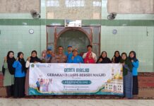 Kapolsek Pancalang Bersama KUA dan Warga Gelar Gerakan Bersih Masjid, Wujudkan Sinergitas dan Kepedulian Terhadap Kebersihan Lingkungan