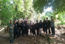 Kapolsek Ciawigebang Hadiri Tradisi Nyekar Kabuyutan Rambut Sindang Jelang HUT ke-81 Kemerdekaan RI di Desa Suganangan