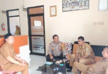 Bhabinkamtibmas Desa Mekarsari Polsek Ciawigebang Sambangi Pemerintahan Desa, Perkuat Sinergitas Jelang HUT ke-81 RI