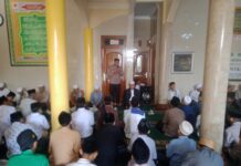 Kapolsek Pancalang Hadiri Doa Bersama Tradisi Rebo Wekasan Desa Silebu, Wujud Kehadiran Polri di Tengah Kegiatan Keagamaan dan Upaya Mempererat Silaturahmi dengan Masyarakat