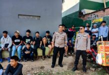 Meriahkan HUT RI ke-81, Anggota Polsek Ciawigebang Amankan Final Turnamen EIGHTFEO RESIK CUP 2026 di Desa Muncangela