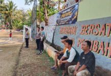 Semarak HUT RI ke-81, Anggota Polsek Ciawigebang Amankan Final Turnamen EIGHTFEO RESIK CUP 2026 di Desa Muncangela