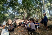 Sinergitas TNI-Polri, Bhabinkamtibmas dan Babinsa Desa Suganangan Hadiri Tradisi Doa Bersama Jelang HUT ke-81 Kemerdekaan RI