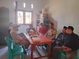 Jelang HUT ke-81 Kemerdekaan RI, Bhabinkamtibmas Desa Mekarjaya Polsek Ciawigebang Perkuat Sinergi dengan Aparatur Desa