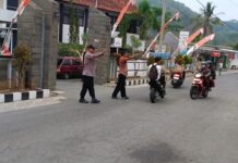 WUJUDKAN KAMTIBCAR LANTAS AMAN, POLSEK SUBANG INTENSIFKAN PH PAGI DI SMAN 1 SUBANG.