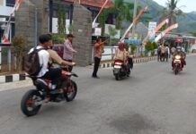 PH PAGI, POLSEK SUBANG WUJUDKAN KAMTIBCAR LANTAS AMAN DI DEPAN SMAN 1 SUBANG.