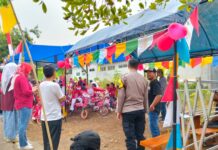 Meriahkan HUT ke-81 Kemerdekaan RI, Bhabinkamtibmas Polsek Ciawigebang Monitoring Lomba Sepeda Hias di Desa Sidaraja