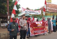 Pawai Sepeda Hias Meriahkan HUT ke-81 Kemerdekaan RI, Bhabinkamtibmas Polsek Ciawigebang Hadir Berikan Pengamanan di Desa Sidaraja