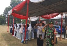 Jelang HUT ke-81 Kemerdekaan RI, Anggota Polsek Ciawigebang Bersama Koramil Ciawigebang dan Petugas Upacara Gelar Gladi Bersih di Desa Mekarsari