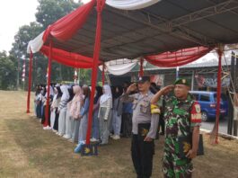 Jelang HUT ke-81 RI, Personel Polsek Ciawigebang Bersama Koramil dan Petugas Upacara Gelar Gladi Bersih di Desa Mekarsari