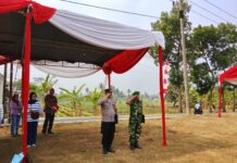 Anggota Polsek Ciawigebang Bersama Koramil Ciawigebang dan Petugas Upacara Gelar Gladi Bersih Upacara HUT ke-81 Kemerdekaan RI di Desa Mekarsari