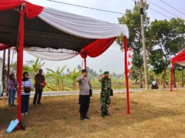 Personel Polsek Ciawigebang Bersama Koramil dan Petugas Upacara Gelar Gladi Bersih Upacara HUT ke-81 RI di Desa Mekarsari
