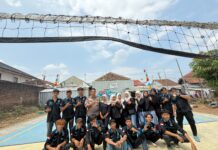 Polri Hadir di Tengah Masyarakat, Bhabinkamtibmas Desa Kapandayan Monitor Lomba HUT ke-81 Kemerdekaan RI di Dusun Manis