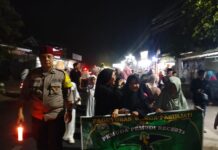Jaga Kamtibmas, Bhabinkamtibmas Desa Kapandayan Laksanakan Pengamanan Pawai Maulid Nabi Muhammad SAW dan HUT ke-81 Kemerdekaan RI