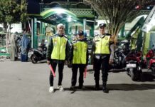 Jaga Kamtibmas, Bhabinkamtibmas Desa Sidaraja Bersama Linmas Amankan Maulid Nabi Muhammad SAW 1448 H