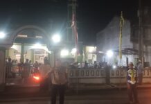 Berikan Rasa Aman, Bhabinkamtibmas Desa Kapandayan Kawal Peringatan Maulid Nabi Muhammad SAW 1448 H