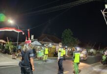 Bhabinkamtibmas, Babinsa dan Linmas Desa Sidaraja Bersinergi Amankan Pawai Ta’aruf Maulid Nabi Muhammad SAW 1448 H