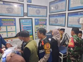 Peringati Maulid Nabi Muhammad SAW, Bhabinkamtibmas dan Babinsa Cipicung Monitoring Sunatan Massal