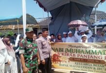 TNI-Polri Bersinergi, Bhabinkamtibmas dan Babinsa Desa Pamulihan Amankan Peringatan Maulid Nabi dan Kirab Panjang Jimat