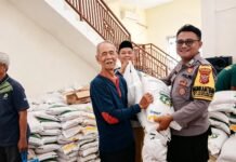 Bhabinkamtibmas Desa Kadurama Monitoring Penyaluran Bantuan Pangan Beras untuk 497 KPM