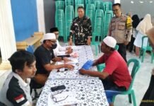 Sinergitas TNI-Polri, Bhabinkamtibmas dan Babinsa Desa Ciawigebang Kawal Penyaluran Bantuan Pangan Beras untuk 1.175 KPM