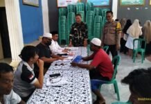 Bhabinkamtibmas dan Babinsa Desa Ciawigebang Amankan Penyaluran Bantuan Pangan Beras untuk 1.175 KPM