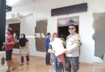 Bhabinkamtibmas Desa Pamijahan Kawal Penyaluran Bantuan Pangan Beras untuk 693 KPM