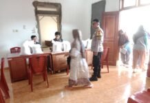 Bhabinkamtibmas Desa Pamijahan Monitoring Penyaluran Bantuan Pangan Beras untuk 693 KPM