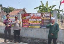 Bhabinkamtibmas Desa Kadurama Ingatkan Warga Bahaya Karhutla Lewat Spanduk Himbauan Kamtibmas