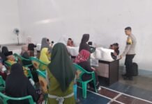 Bhabinkamtibmas Desa Sidaraja Pastikan Penyaluran Bantuan Pangan Beras untuk 1.024 KPM Berjalan Lancar
