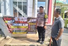 Cegah Karhutla, Bhabinkamtibmas Desa Kapandayan Pasang Spanduk Himbauan Kamtibmas
