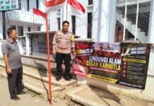 Tekan Risiko Karhutla, Bhabinkamtibmas Desa Kapandayan Edukasi Warga melalui Spanduk Himbauan Kamtibmas