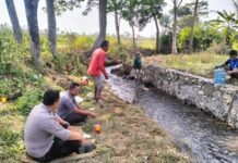 Sambangi Petani Desa Kapandayan, Bhabinkamtibmas Polsek Ciawigebang Perkuat Dukungan Ketahanan Pangan